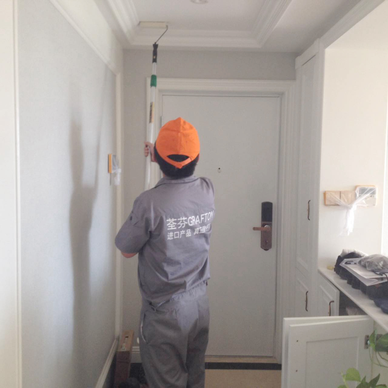 客餐廳過道頂面重點施工 客餐廳過道頂面重點施工