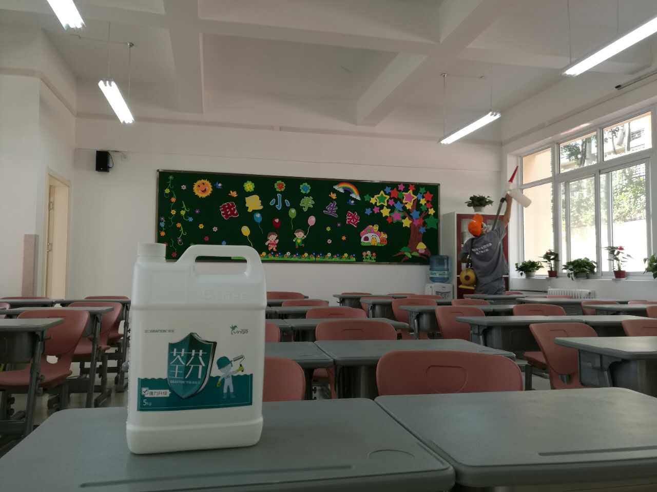 南湖小學教室墻面頂面施工 南湖小學教室墻面頂面施工