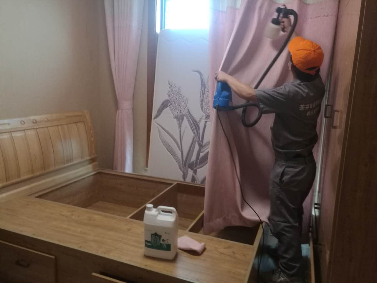 臥室窗簾、床全方位施工