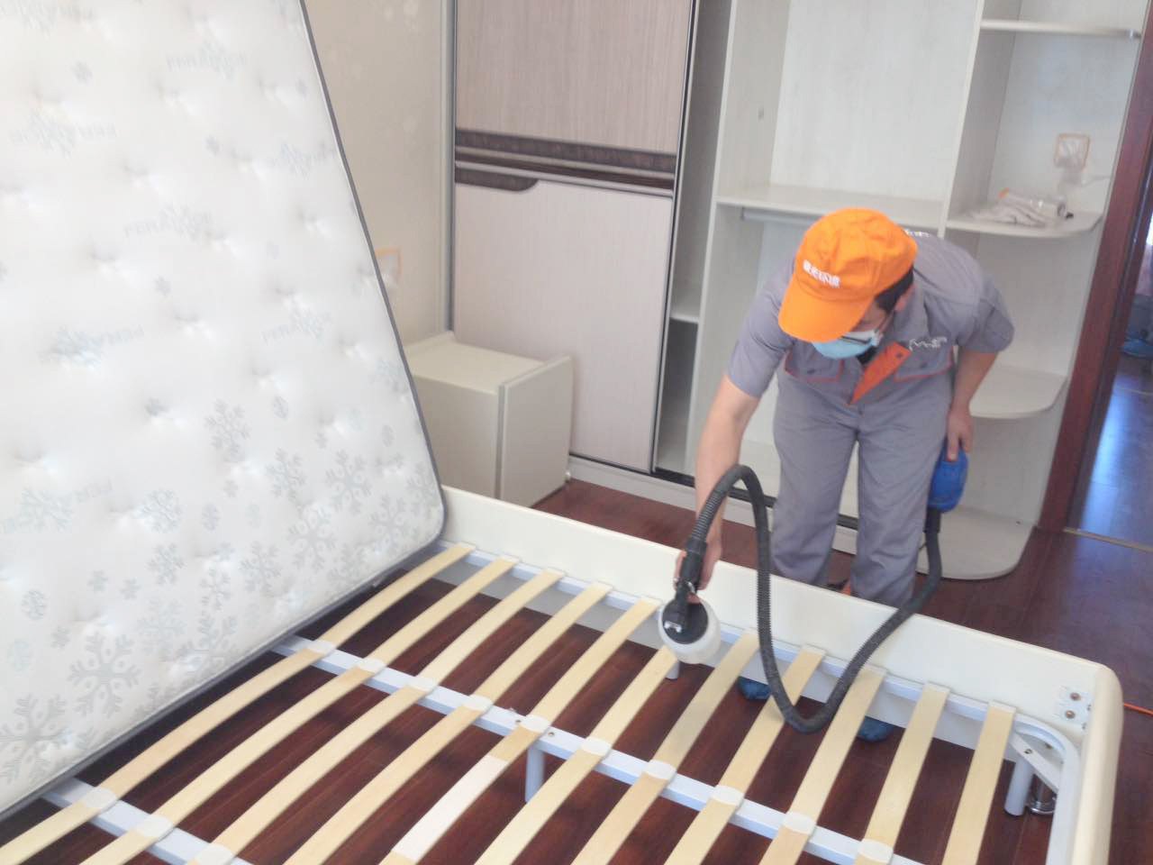 臥室床架噴涂全方位施工 臥室床架噴涂全方位施工