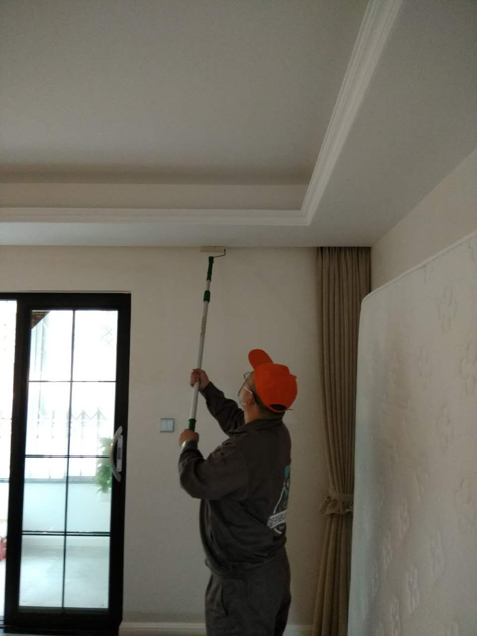 客餐廳頂面滾筒全方位施工 客餐廳頂面滾筒全方位施工