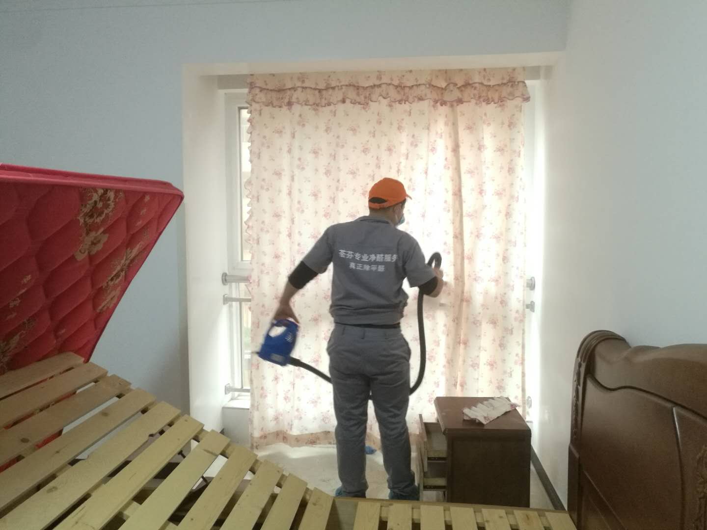 臥室窗簾布藝全方位噴涂施工 臥室窗簾布藝全方位噴涂施工