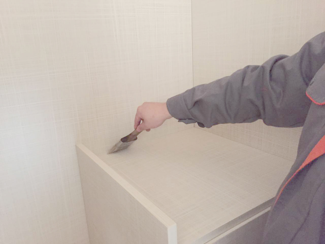 柜子接縫處刷子精細(xì)化處理 柜子接縫處刷子精細(xì)化處理