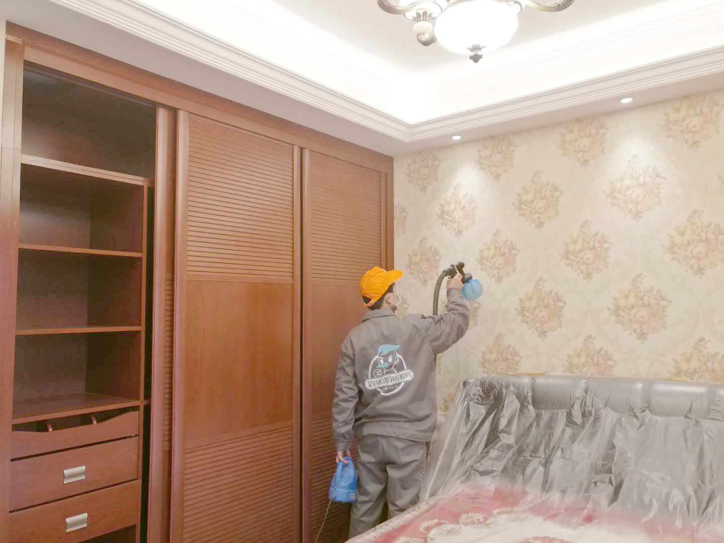臥室墻面壁紙全方位施工 臥室墻面壁紙全方位施工