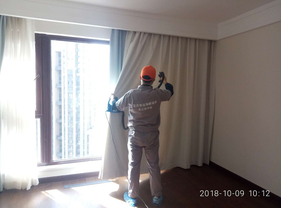 臥室窗簾全方位噴涂施工 臥室窗簾全方位噴涂施工