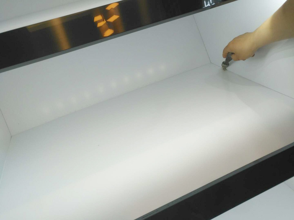 木柜接縫處刷子精細(xì)化治理施工 木柜接縫處刷子精細(xì)化治理施工