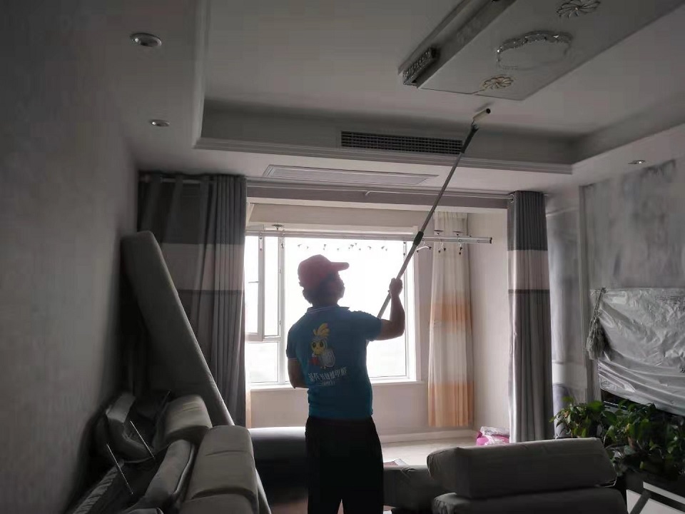 客廳頂面滾筒全方位施工治理甲醛 客廳頂面滾筒全方位施工治理甲醛