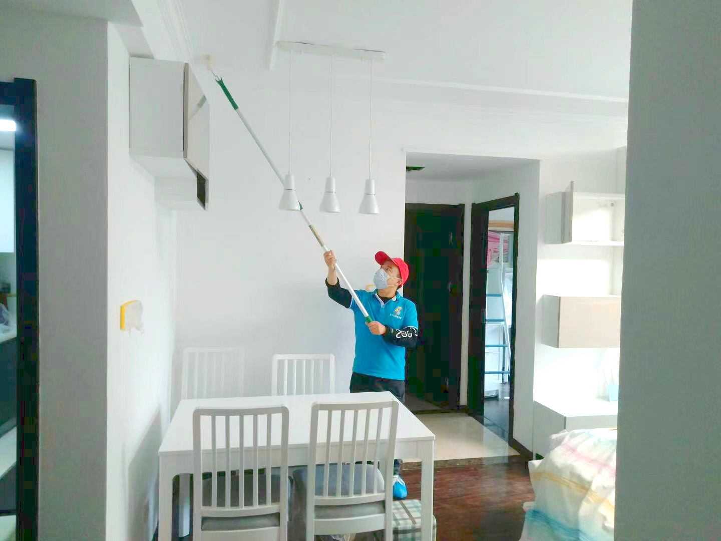 客廳頂面滾筒全方位施工治理 客廳頂面滾筒全方位施工治理