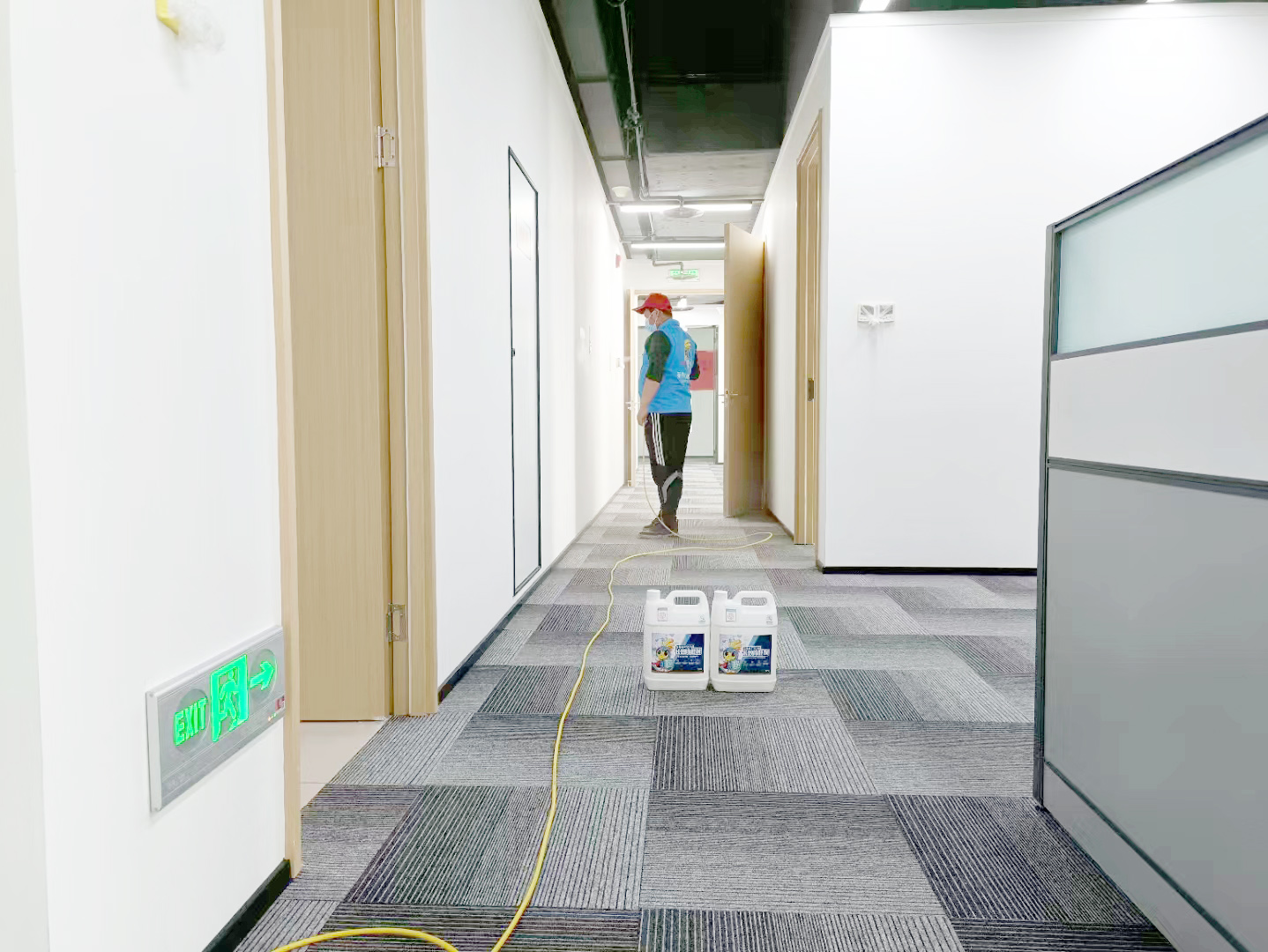 財險公司過道墻面噴槍施工治理甲醛 財險公司過道墻面噴槍施工治理甲醛